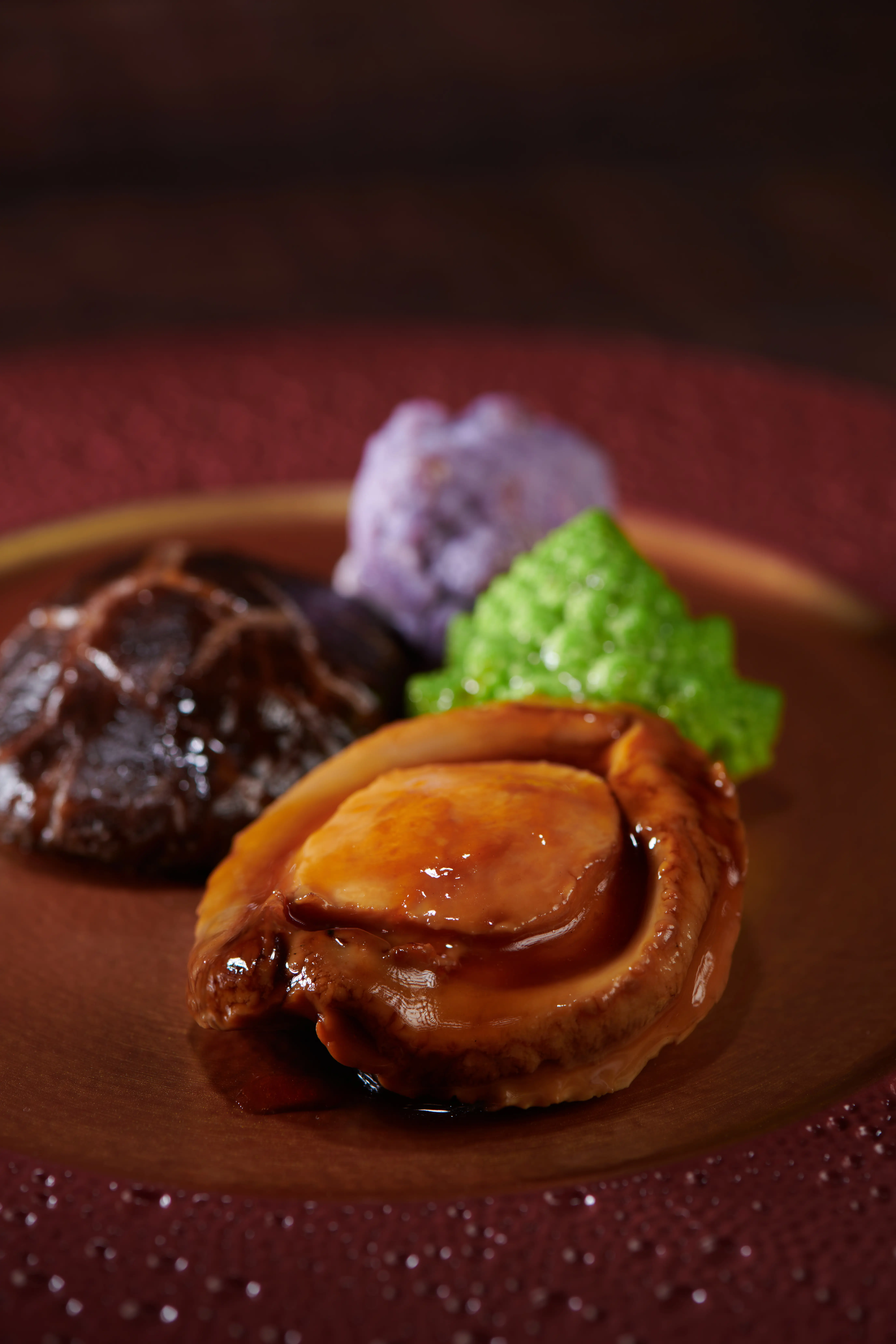 Braised Abalone 3-Head & Sea Cucumber with Seasonal Green