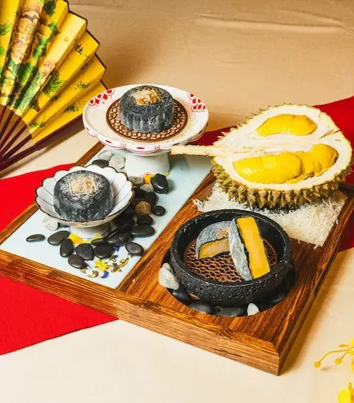 Chef's Signature 100% Pure Mao Shan Durian Charcoal Mochi Mooncake